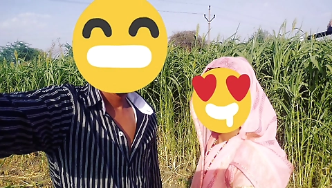 Busty indian babe gets fucked by her boyfriend in outdoor