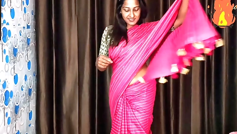 Indian teen with big tits gets fucked in a solo scene