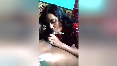 Indian brunette gives a great blowjob to the camera