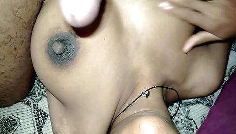 Bhabhi sucking on her face and getting her cum inside