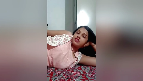 Indian solo girl fucks her pussy in the hd porn video