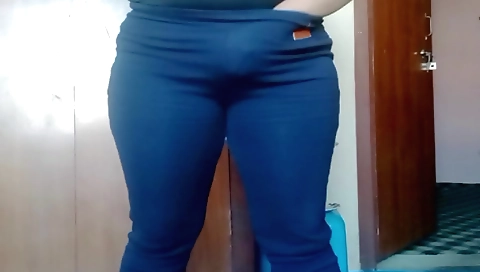 Big booty chick in amateur solo video sucking cock