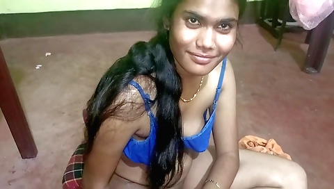 Indian amateur bhabhi has her pussy fingered and fucked