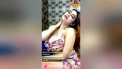 Rivika mani solo webcam video shows her natural tits