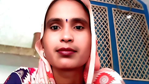 Indian teen wears lingerie and moans in amateur video