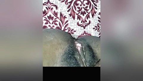 hairy chick with hairy pussy in amateur fetish video