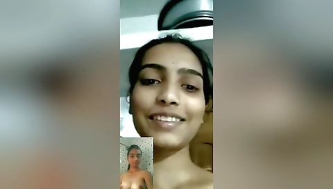 Indian girl showing her sexy body in amateur webcam