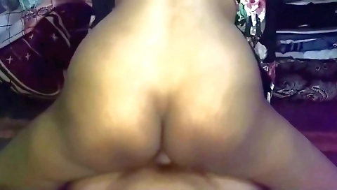 Indian milf shows off her ass in her homemade hardcore clip