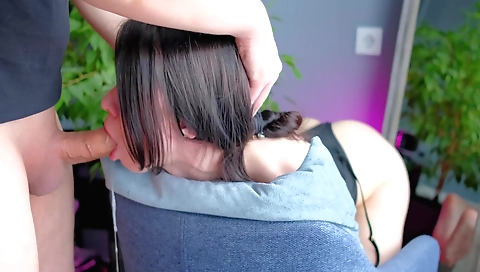 Amateur brunette making a dick hard so he can fuck her ass