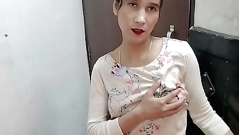 Sexy stepsister shows off her curves and face in solo video