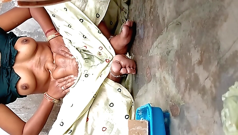 Indian amateur girl is getting a creampie in her pussy