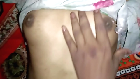 Indian amateur video featuring a sexy girl on the bed