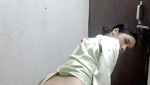 Indian girl strips naked and then takes off pantyhose