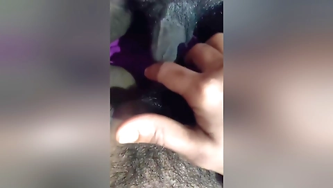 Indian housewife rubs the man's dick and fucks his cock