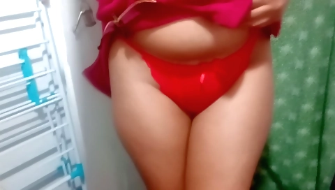 Indian chick with a huge booty shows her body and gets a blowjob