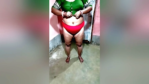 Boum boudi in her sexy indian outfit gets her cunt to the peak
