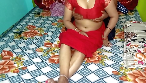 Indian bhabhi with a sexy body giving a great blowjob
