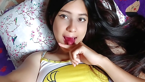 Indian slut touches her pussy in an amateur hd video