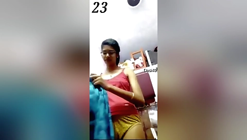 Indian amateur chick shows her sexy body on webcam