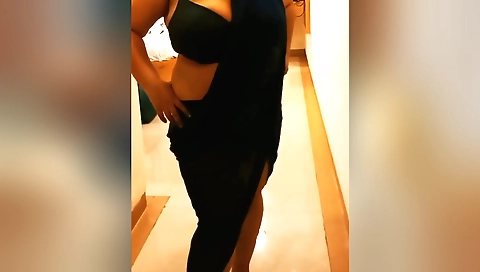 Sexy indian chick is showing her boobs and ass on webcam