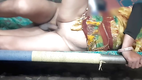 Bhabhi ko desi chudai diya devar ne pussy palm ko mahole desi