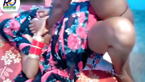 Sexy indian babe shows off her curves in red saree