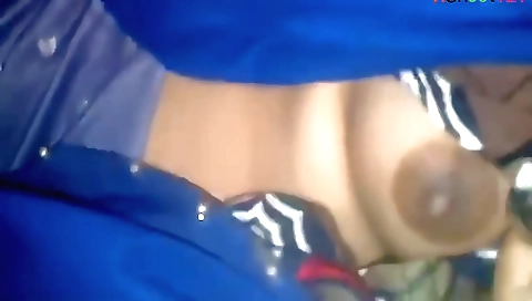Indian girl fucks in the bus in the solo porn movie