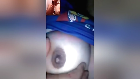 Indian babe shows her big boobs in a solo webcam clip