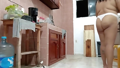Hot amateur solo chick shows her ass in the kitchen