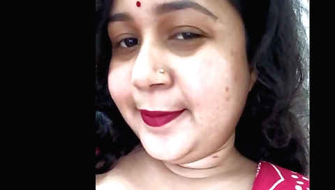 Indian hairy pussy girl plays with her big ass and dildo