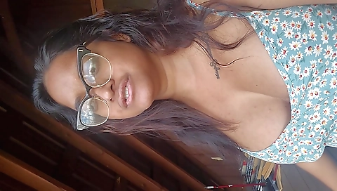 Big tits babe shows off her pussy on homemade sex clip