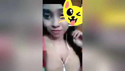 Amateur webcam brunette shows her body in pussy porn