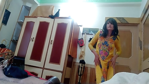 Big booty brunette with a sexy ass in a hot webcam vid