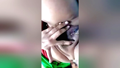 Indian girl shows her sexy pussy in a webcam video