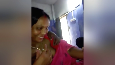 Indian bhabhi is giving a good blowjob in webcam scene