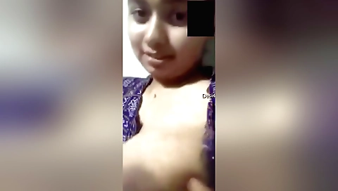 Horny indian chick masturbates to be seen on webcam