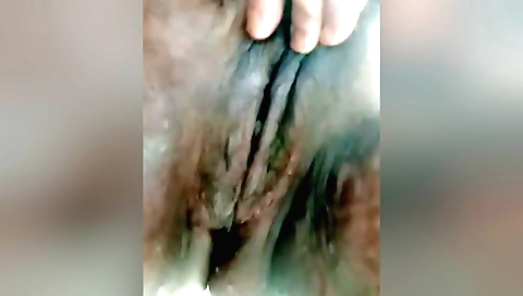 Slutty pinay with big ass fucks herself in solo video