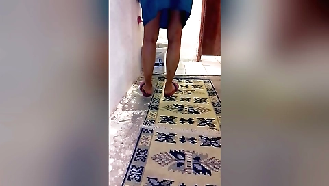 Old lady fucks in her sexy white t-shirt in solo video