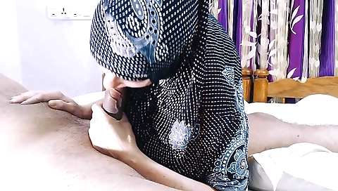 Muslim blonde fucks in her tight pussy on a webcam