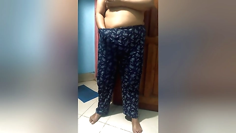 Indian solo webcam video with big ass and her pussy