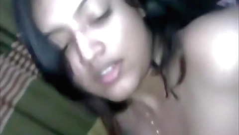 Indian college slut makes a cutie video with her body