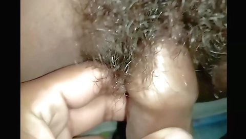 Amateur hairy girl with a nice round body and a nice round pussy