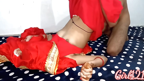 Indian girl with a small body and thin chest has a sexy body