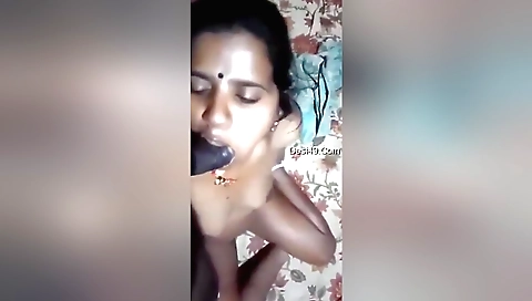 Brunette indian chick gives blowjob in amateur pov vid