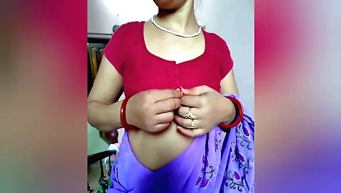 Indian girl with a beautiful body gets fucked in the desert