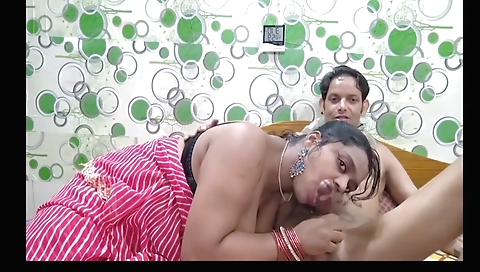 Indian stepmom does a blowjob and facefuck in homemade clip