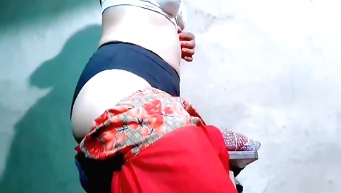 Indian amateur girl shows off her big tits and her body