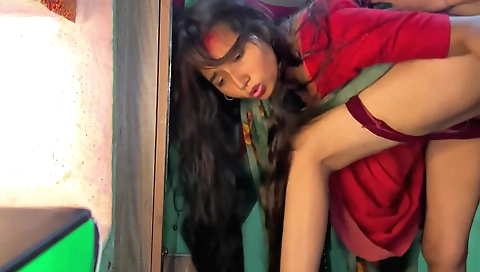 Indian teen amateur gets fucked by a stud on her pussy