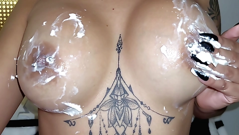 Tattooed babe in the video shows us how she's fucked