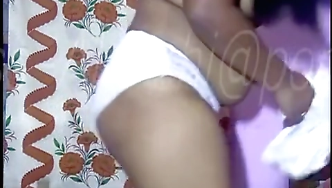 Indian amateur slut is showing her body on the webcam